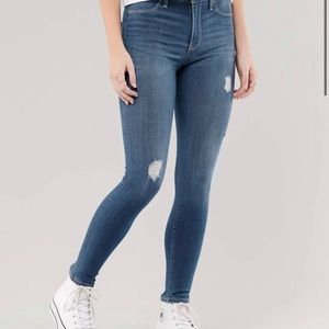 Ripped skinny jeans